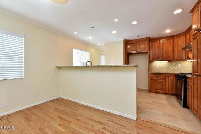 Building Photo - 591 N Sunnyslope Ave
