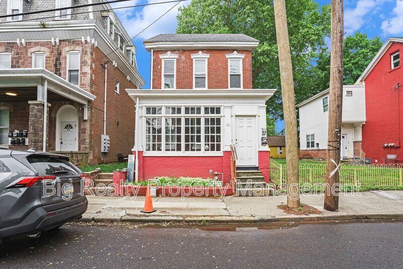 Primary Photo - 40 E 3rd St