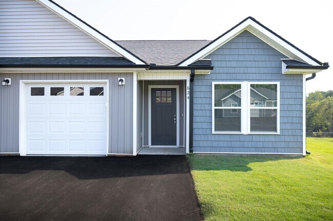 Building Photo - 904 Sparrow Ln
