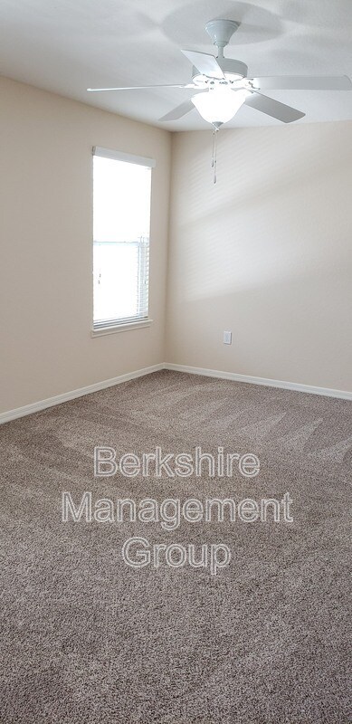 Foto del edificio - 1012 Dossey Oaks Ln