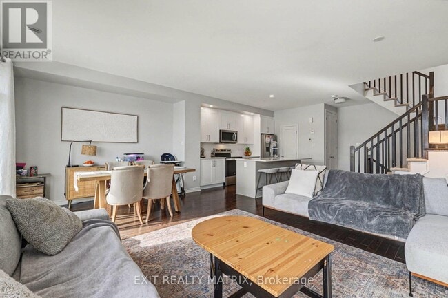 Building Photo - 800 CAP DIAMANT WAY