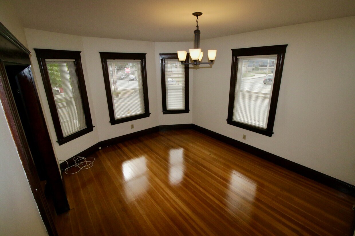 Living room - 191 Lowell St