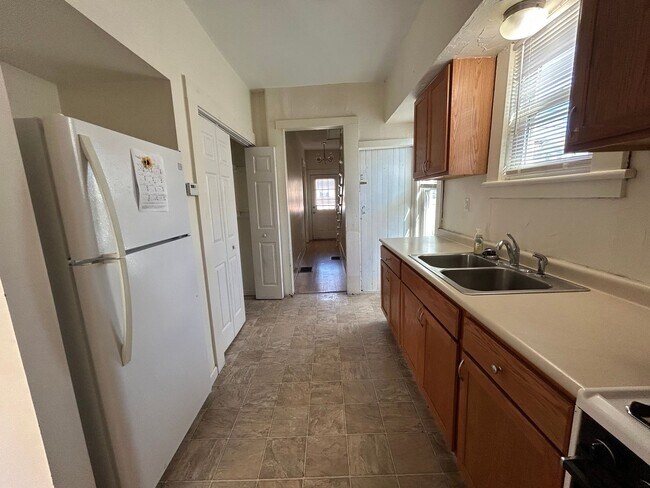 Foto del edificio - Charming Three Bedroom House In Grove City