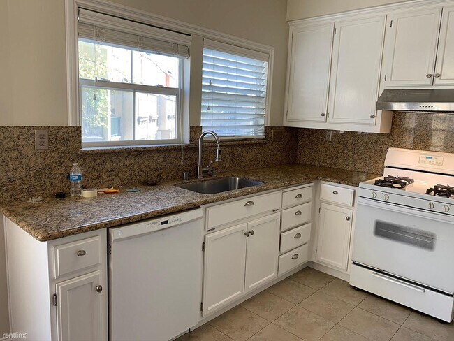 Building Photo - 3490 Fitzsimmons Common