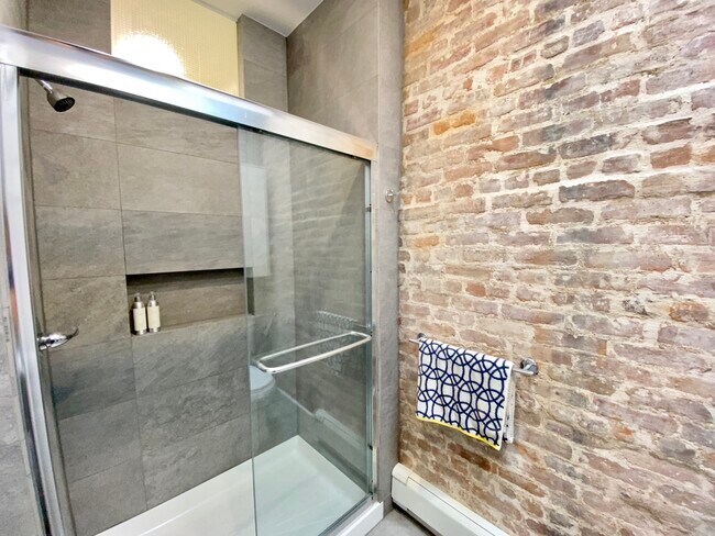 Foto del edificio - 5919 Madison St