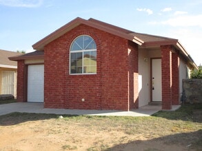 Building Photo - 12408 Tierra Maria Ct