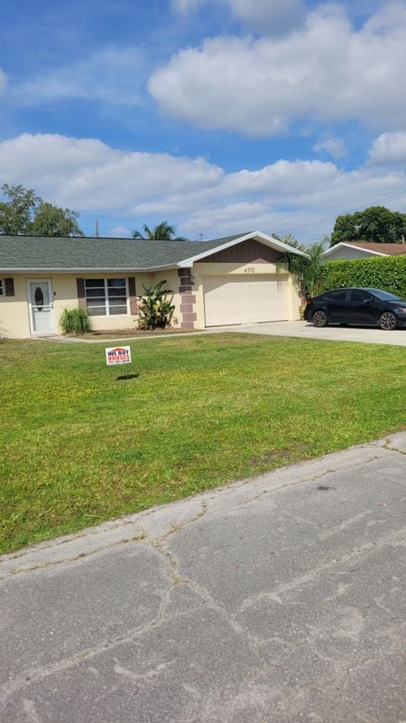 Building Photo - 470 SE Sunnydale Ln