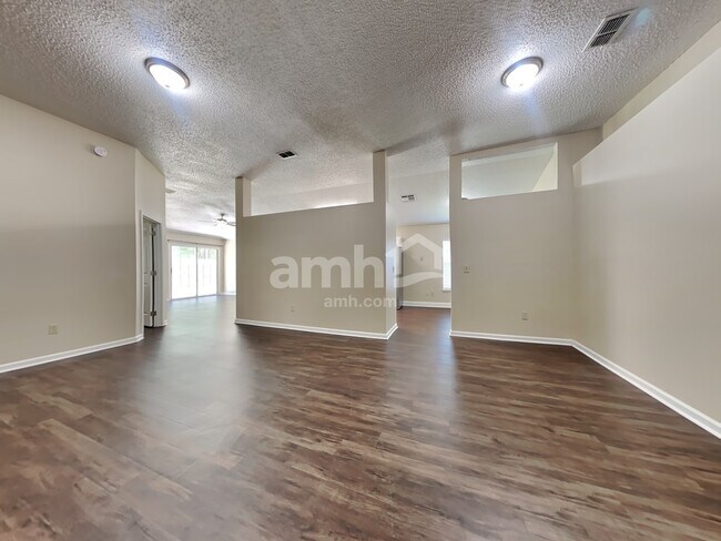 Building Photo - 8213 Abbeyfield Dr