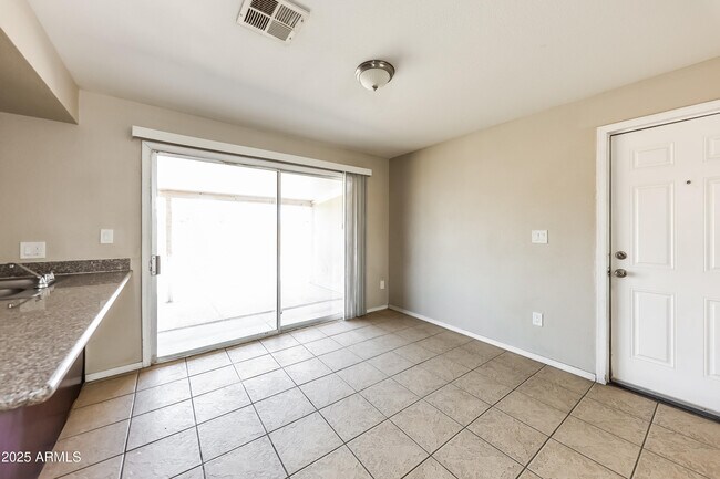 Foto del edificio - 2028 N 48th Ln
