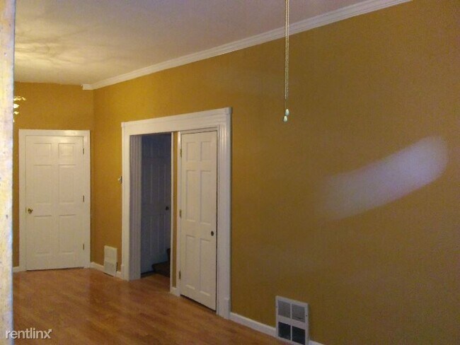 Building Photo - 3 br, 1 bath House - 1655 W 59th St