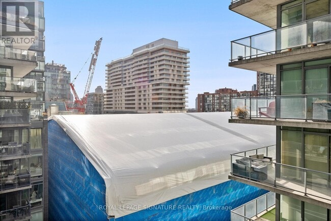 Building Photo - 650 King St W