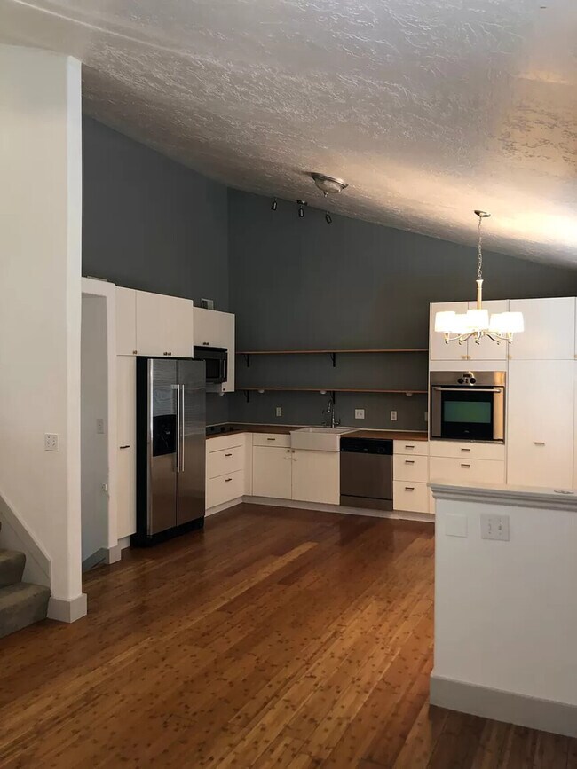 Building Photo - Pleasant Grove, UT - 386 E 790 S