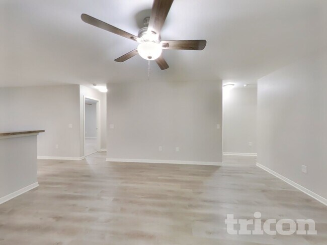 Foto del edificio - 9910 Waldens Pond Court