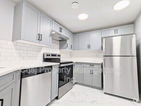Building Photo - 9487-9227 227 St NW