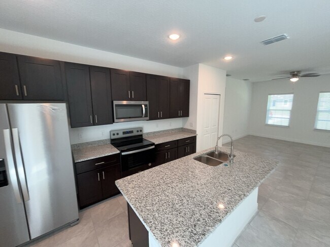 Building Photo - 8809 N Sandree Dr