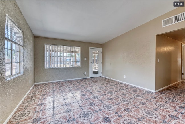 Photo - 2430 W Glenrosa Ave Townhome