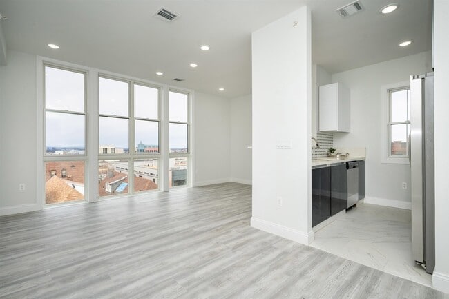 Building Photo - 144 Bergen Ave