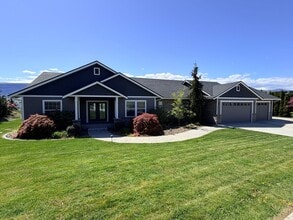 Building Photo - 2778 SE Falcon View Dr