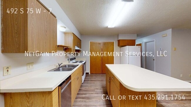 Building Photo - 492 S 75 W