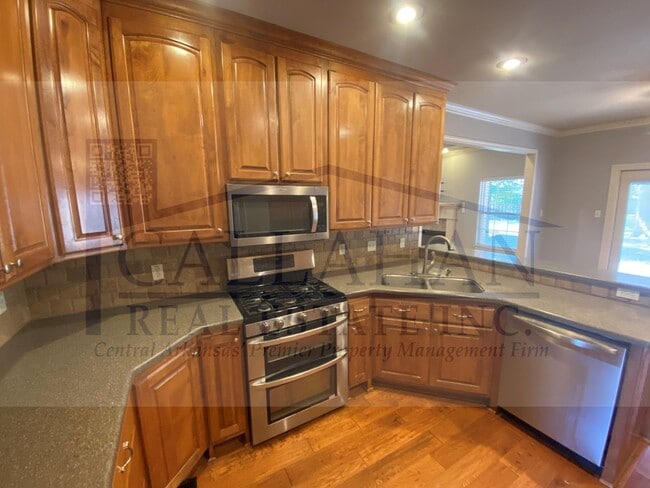 Building Photo - Sherwood Stone Hill 5 Bedroom Home