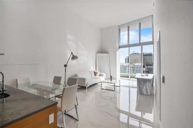 Foto del edificio - 495 Brickell Ave