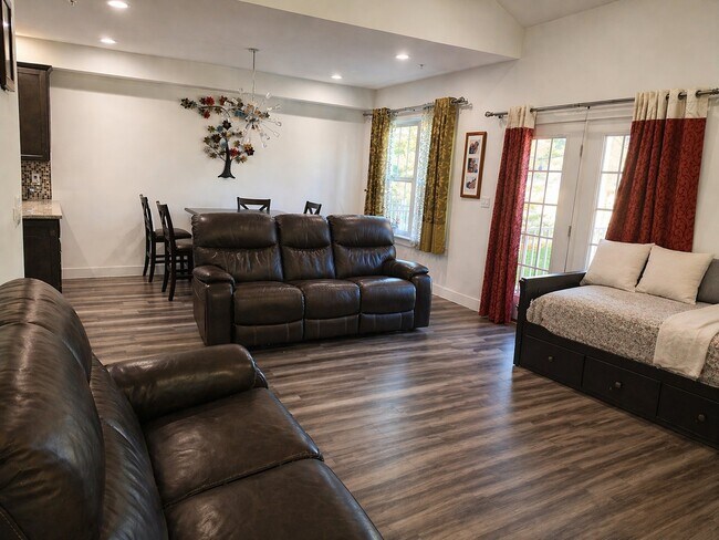 Foto del edificio - 4132 Orrs Town Ct