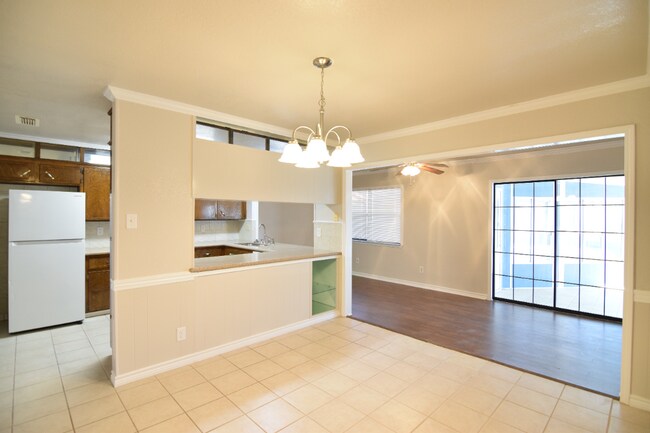 Building Photo - 2214 Lily Dr