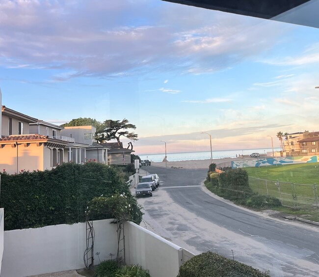 Vista de la playa desde la ventana. - 1248 Marthas Vineyard Ct