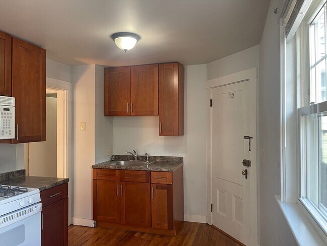 Building Photo - 61 Glover Ave