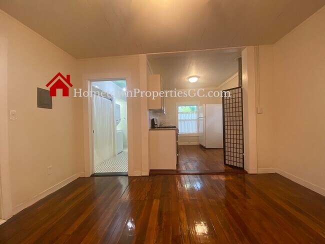 Building Photo - Downtown  Pensacola Cottage
