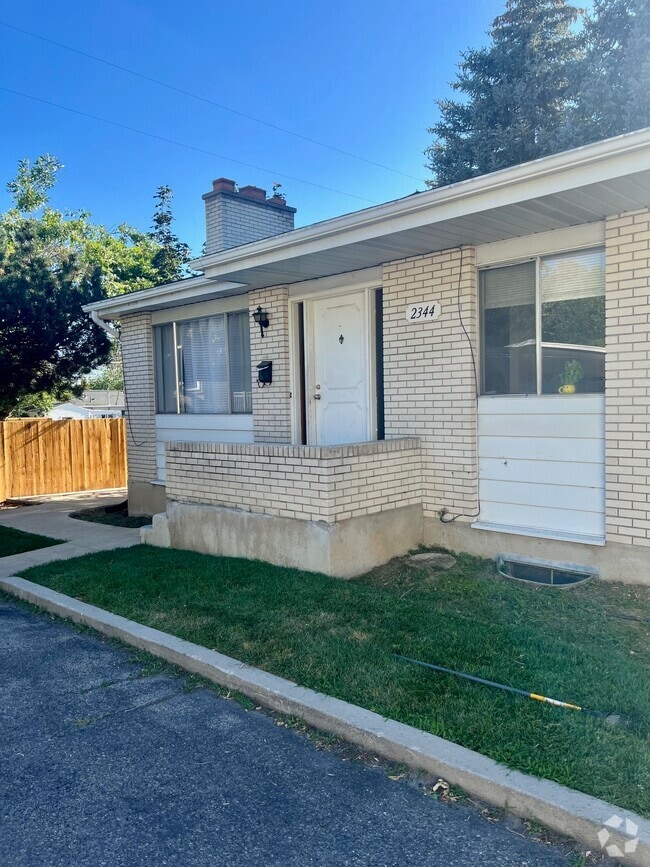 Building Photo - 2344 E Fisher Ln