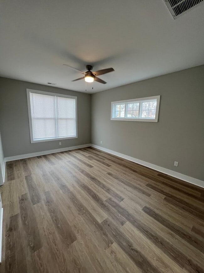 Building Photo - 228 North Mulberry-B