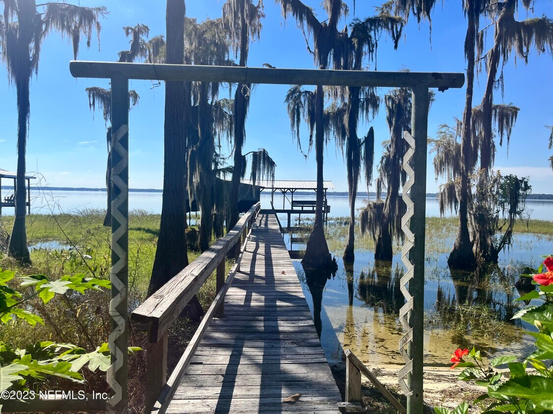 1464 SE County Rd 21b, Melrose, FL 32666 House Rental in Melrose, FL