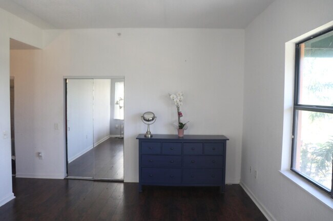 Building Photo - 1610 Presidential Way