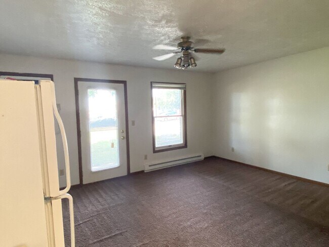 Building Photo - 231 Sheetz St