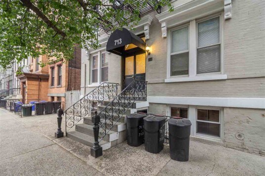 Building Photo - 711 Willow Ave