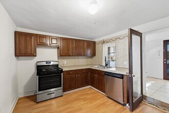 Building Photo - 837 S 8th Ave