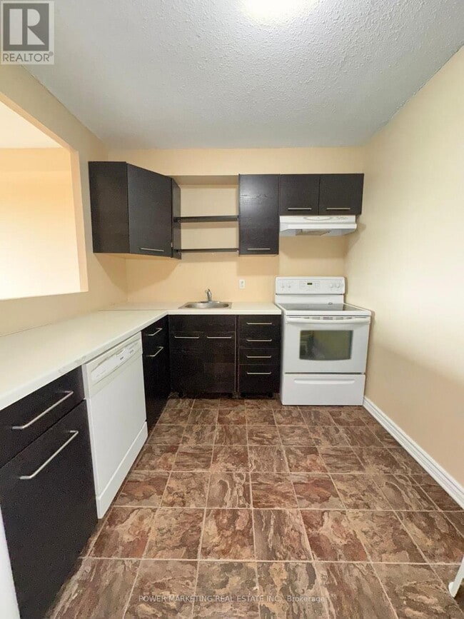 Building Photo - 900 Dynes Rd
