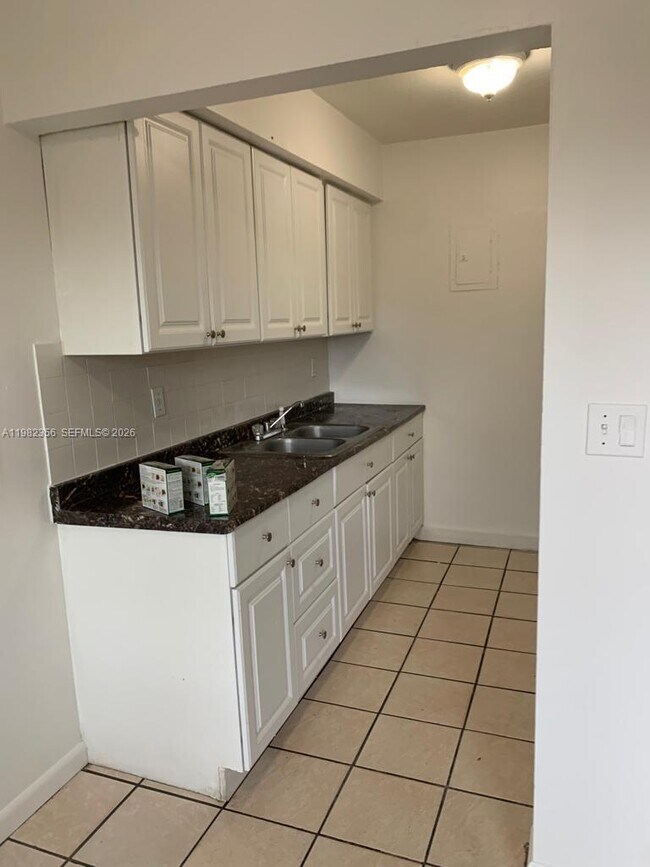 Foto del edificio - 4121 NW 30th Terrace