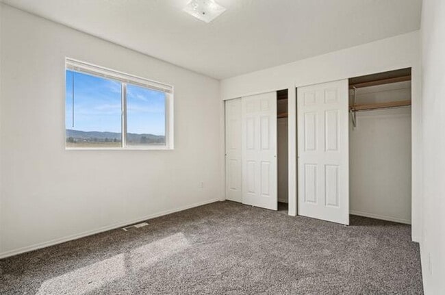 Building Photo - 807