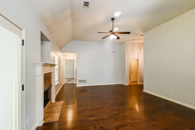Building Photo - 2639 Cherry Tree Dr