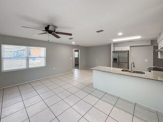 Building Photo - 10485 Lightwood St