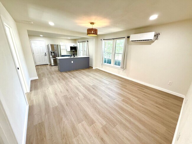 Photo - AVAILABLE NOW! 3 Bedroom / 2 Bath Home Near San Antonio Botanical Garden!