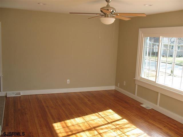 Building Photo - 204 Barr Ave