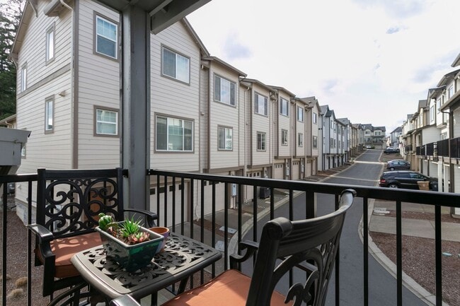 Building Photo - North Villebois - 3-bedroom, 3.5-bathroom townhouse