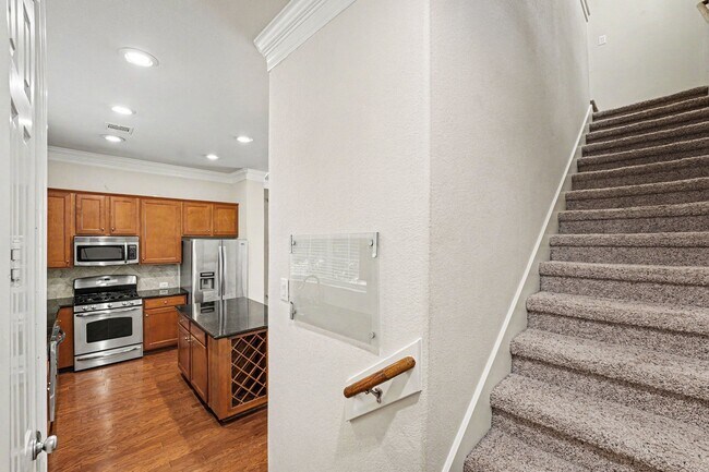 Foto del edificio - 3215 Clearview Cir