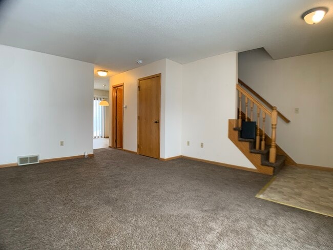 Building Photo - 675 Ashworth Dr