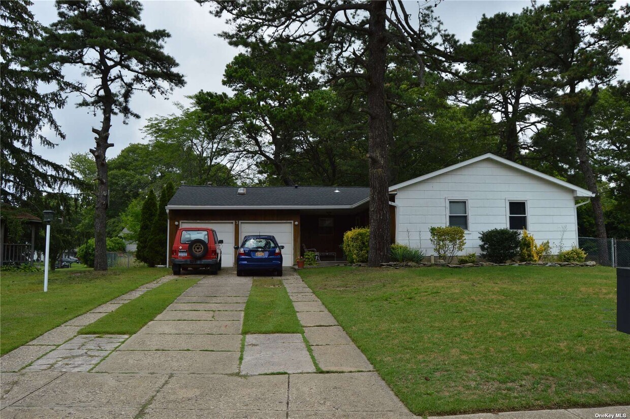 3 Camille Ln, Holbrook, NY 11741 House Rental in Holbrook, NY