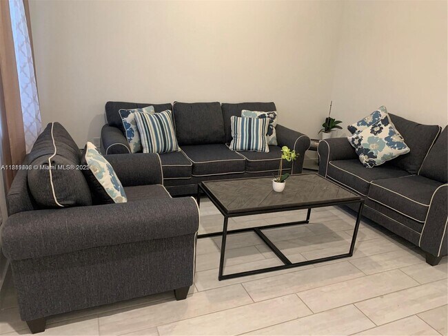 Foto del edificio - 1041 SE 23rd Terrace