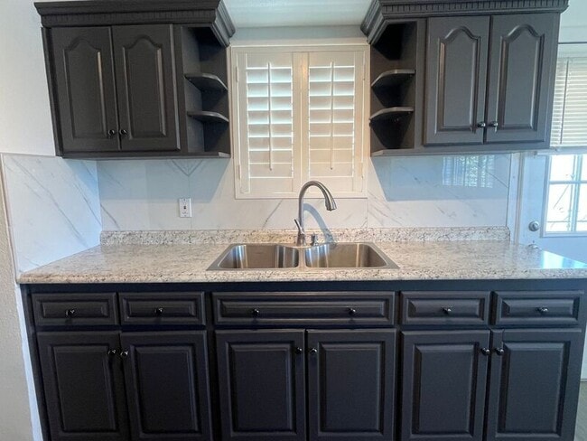 Foto del edificio - 1441 Mary Lou St